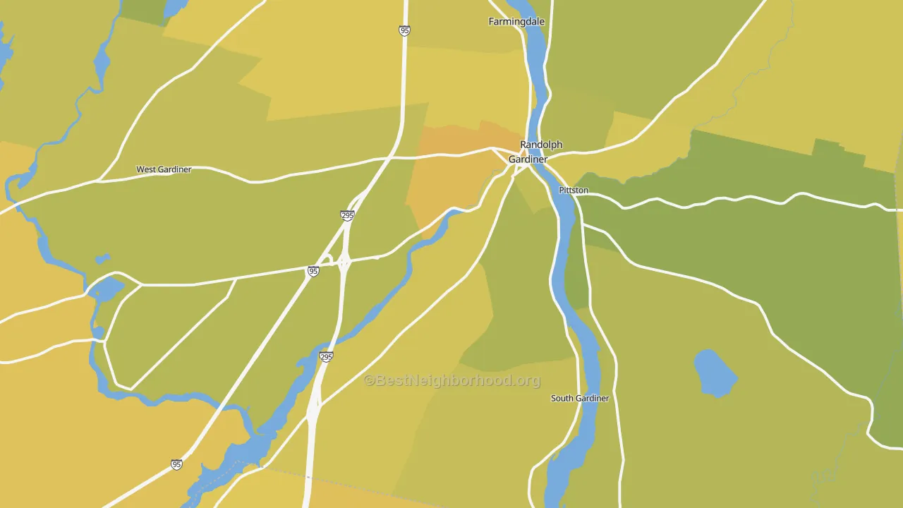 Map of the best neighborhoods in the 04345 area, with better matches in green and worse matches in red