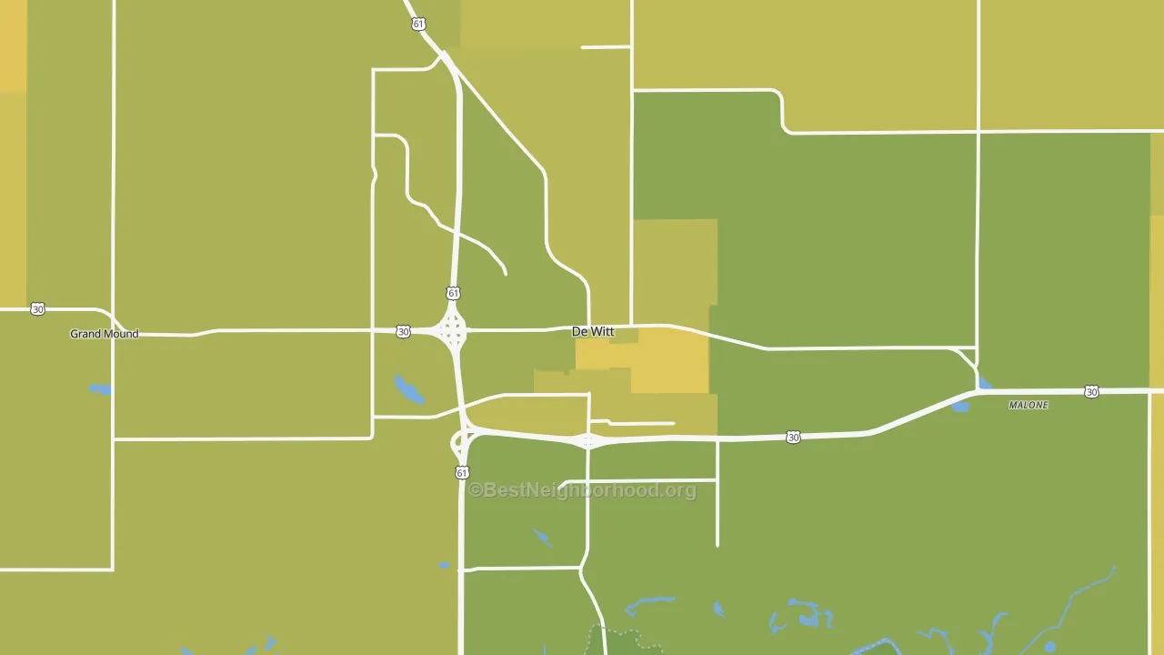 Map of the best neighborhoods in the 52742 area, with better matches in green and worse matches in red