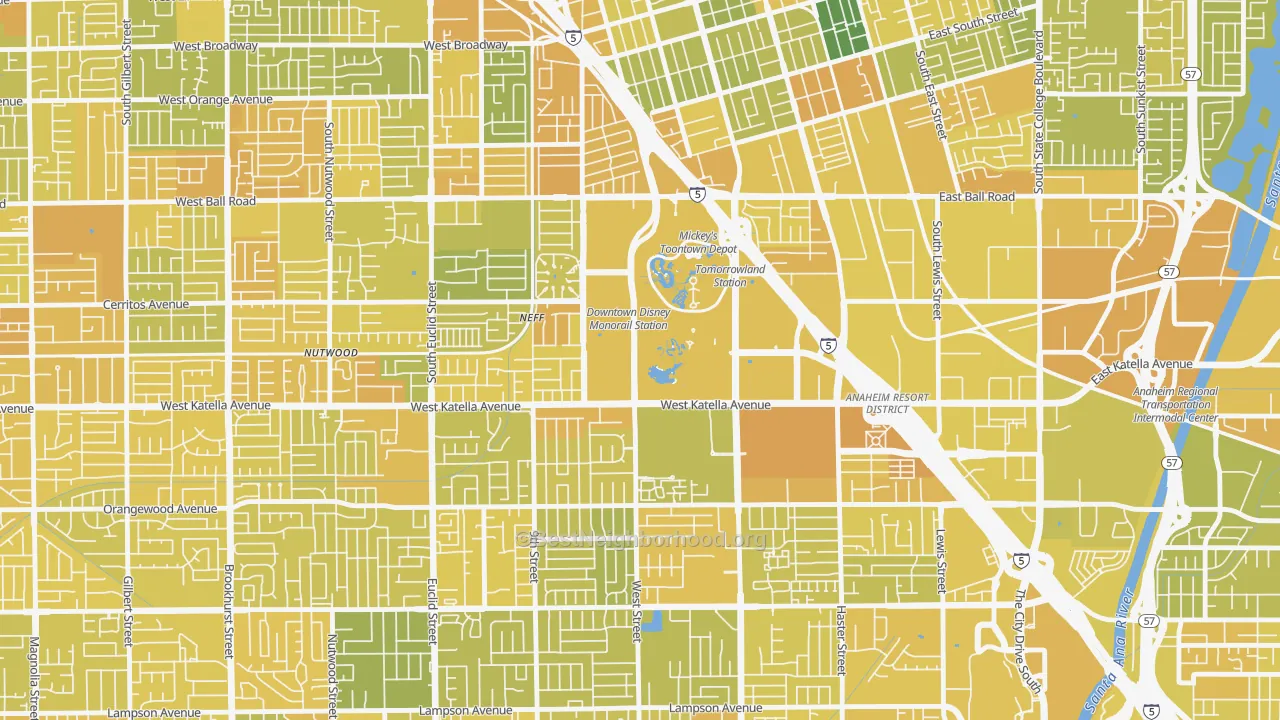 Map of the best neighborhoods in the 92802 area, with better matches in green and worse matches in red