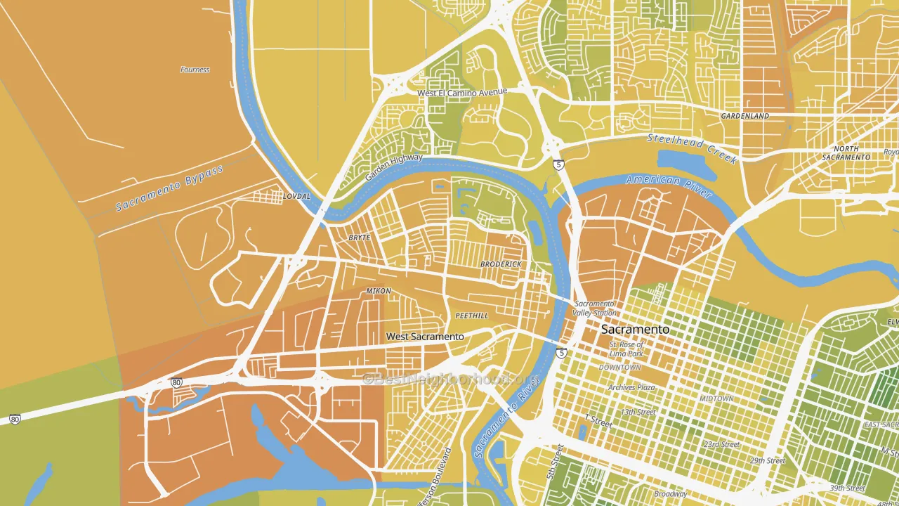 Map of the best neighborhoods in the 95605 area, with better matches in green and worse matches in red