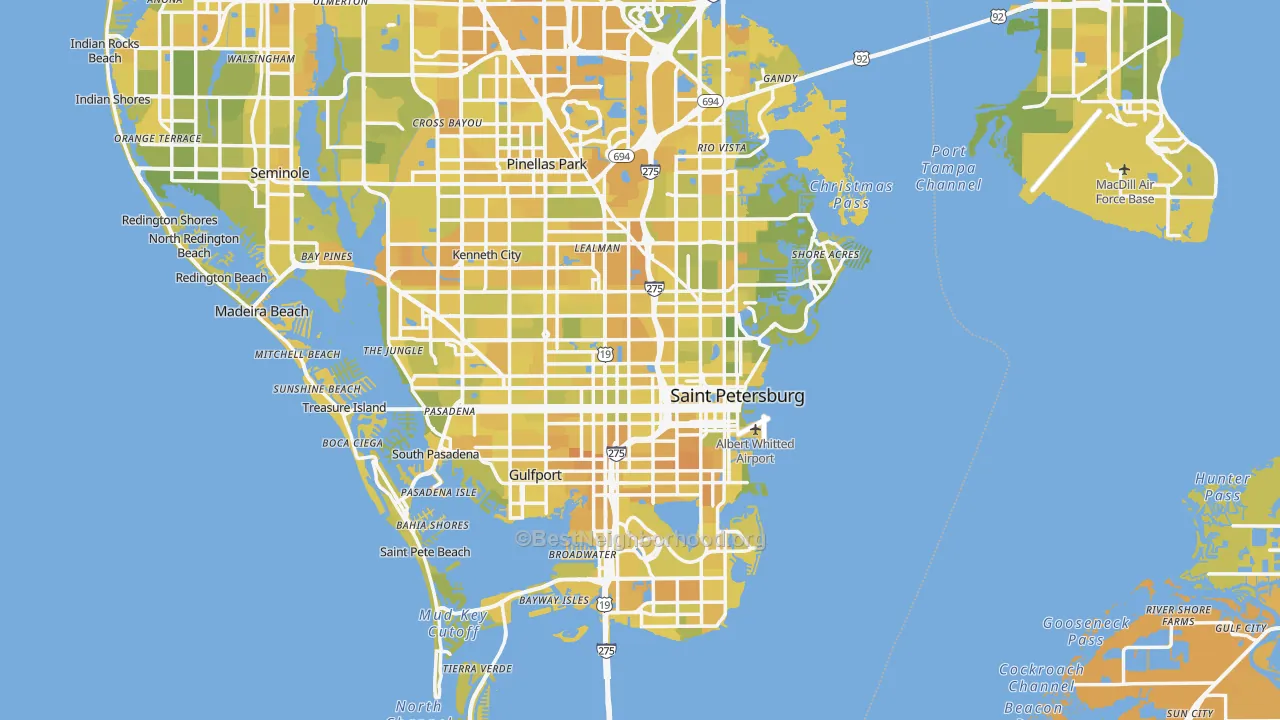 Map of the best neighborhoods in the St. Petersburg area, with better matches in green and worse matches in red