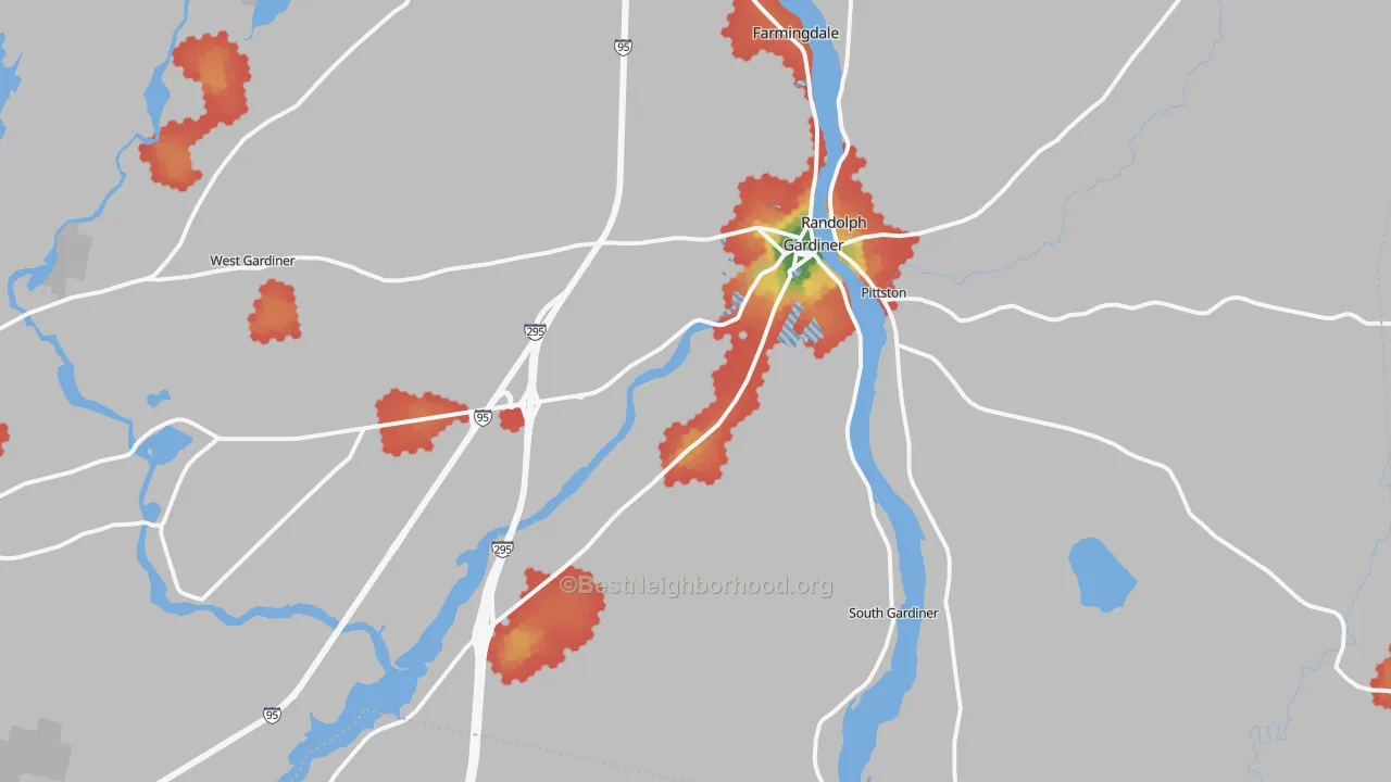 Walk Grade map of 04345, ME, walkable areas in green and car-dependent areas in red