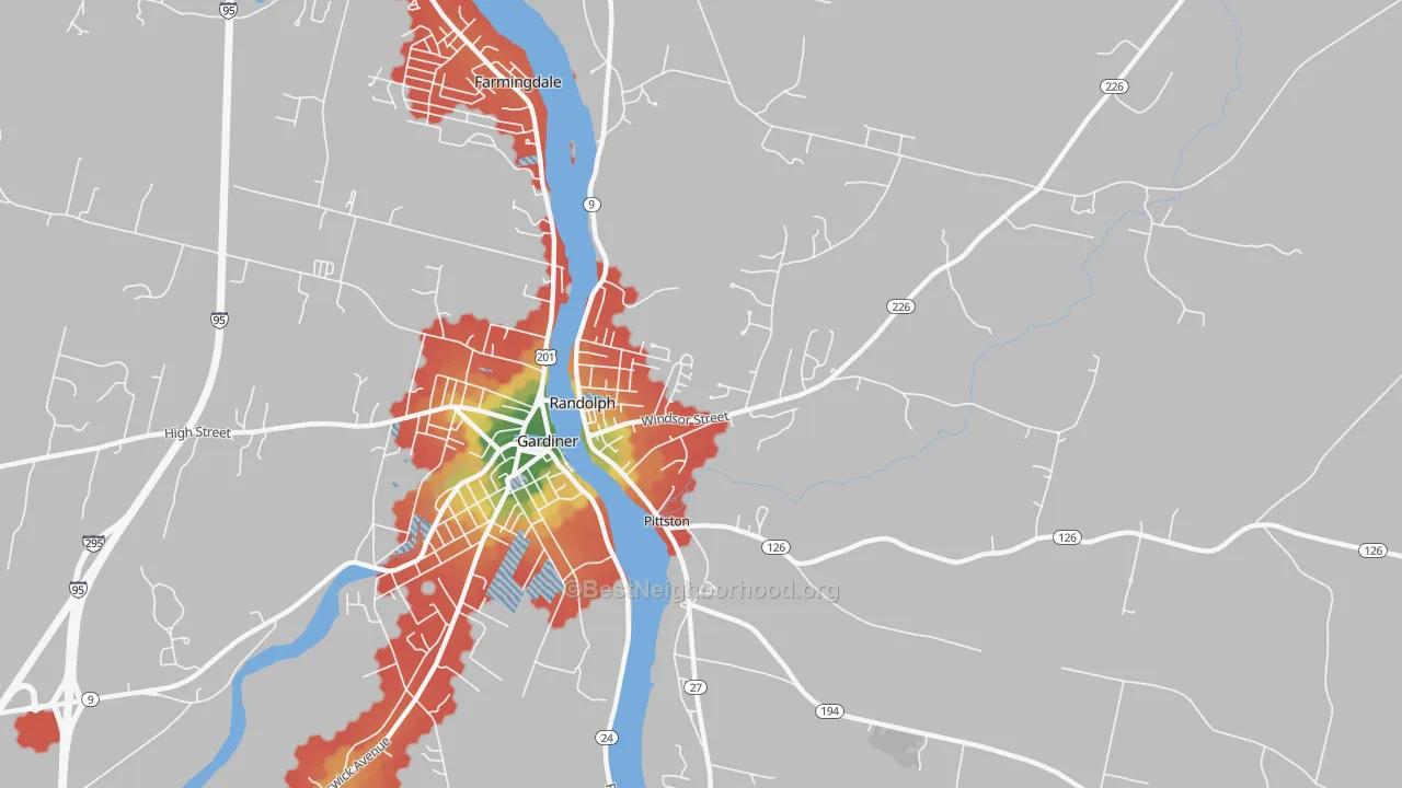 Walk Grade map of 04346, ME, walkable areas in green and car-dependent areas in red