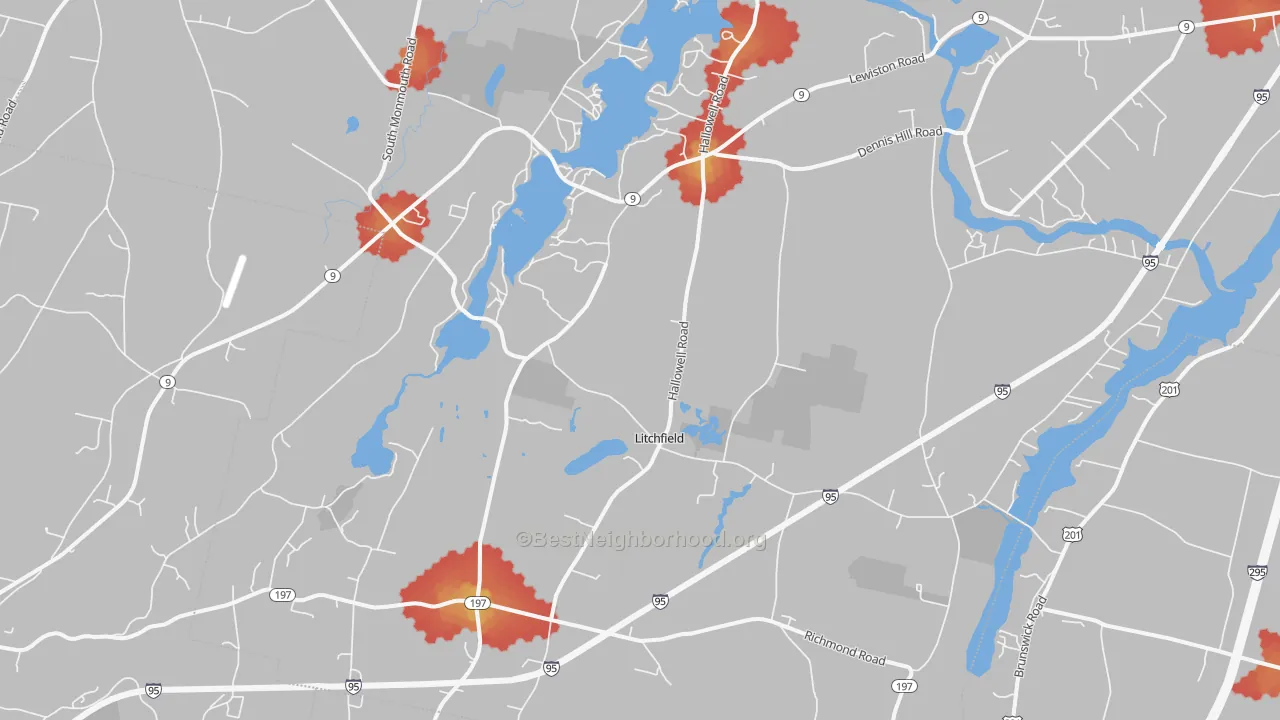 Walk Grade map of 04350, ME, walkable areas in green and car-dependent areas in red
