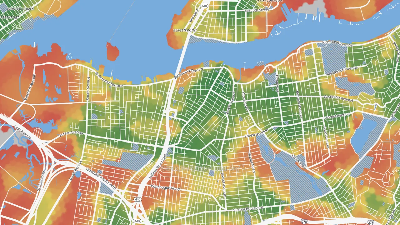 Walk Grade map of 10302, NY, walkable areas in green and car-dependent areas in red