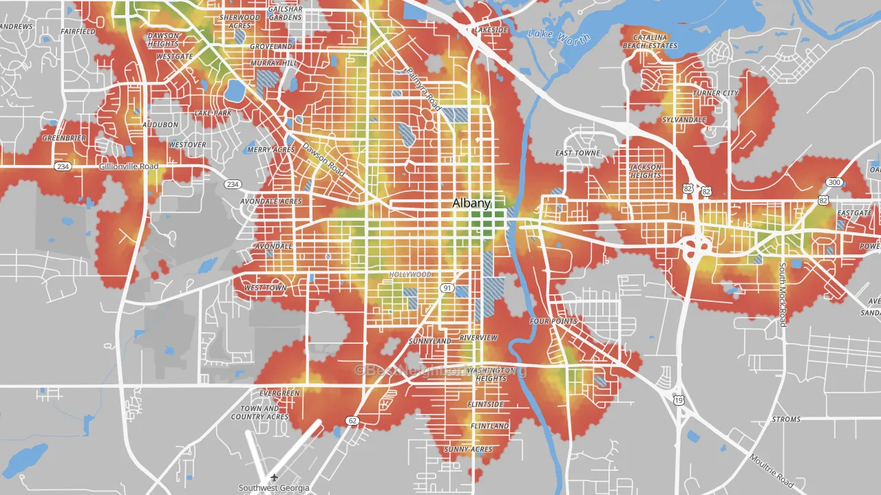 Walk Grade map of 31701, GA, walkable areas in green and car-dependent areas in red