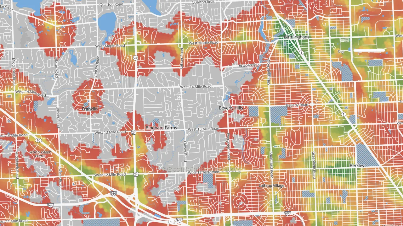 Walk Grade map of 48025, MI, walkable areas in green and car-dependent areas in red