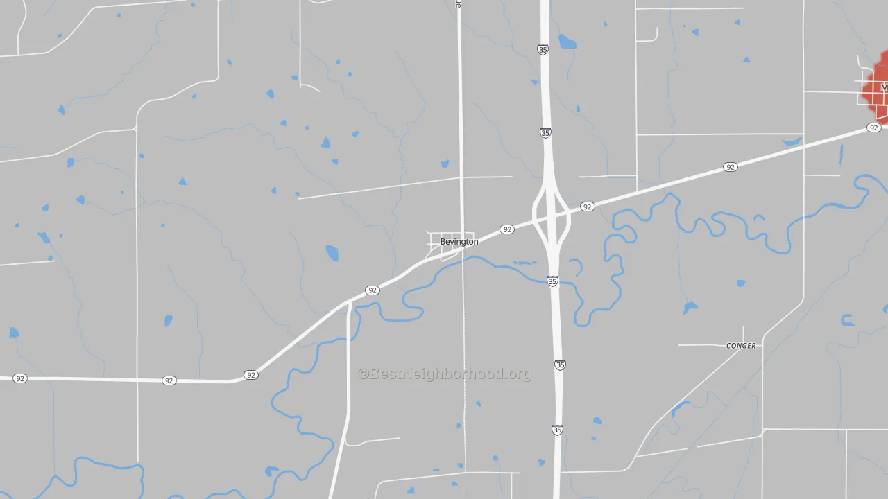 Walk Grade map of 50033, IA, walkable areas in green and car-dependent areas in red