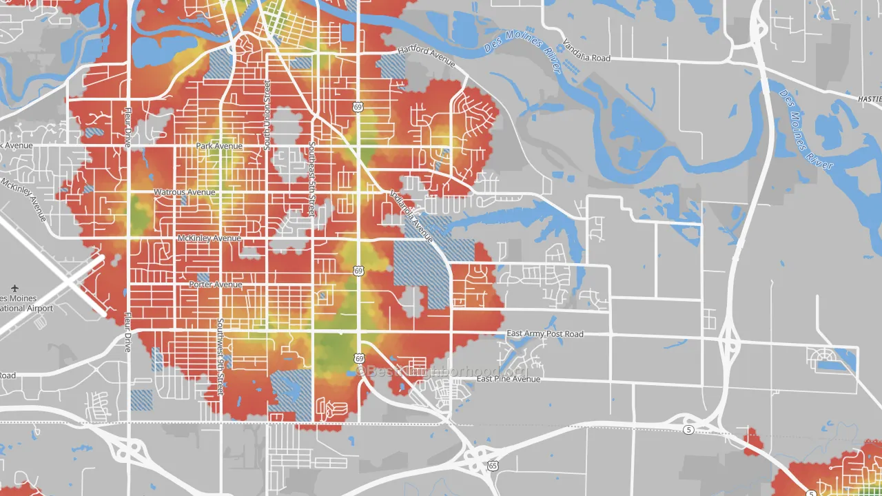 Walk Grade map of 50320, IA, walkable areas in green and car-dependent areas in red