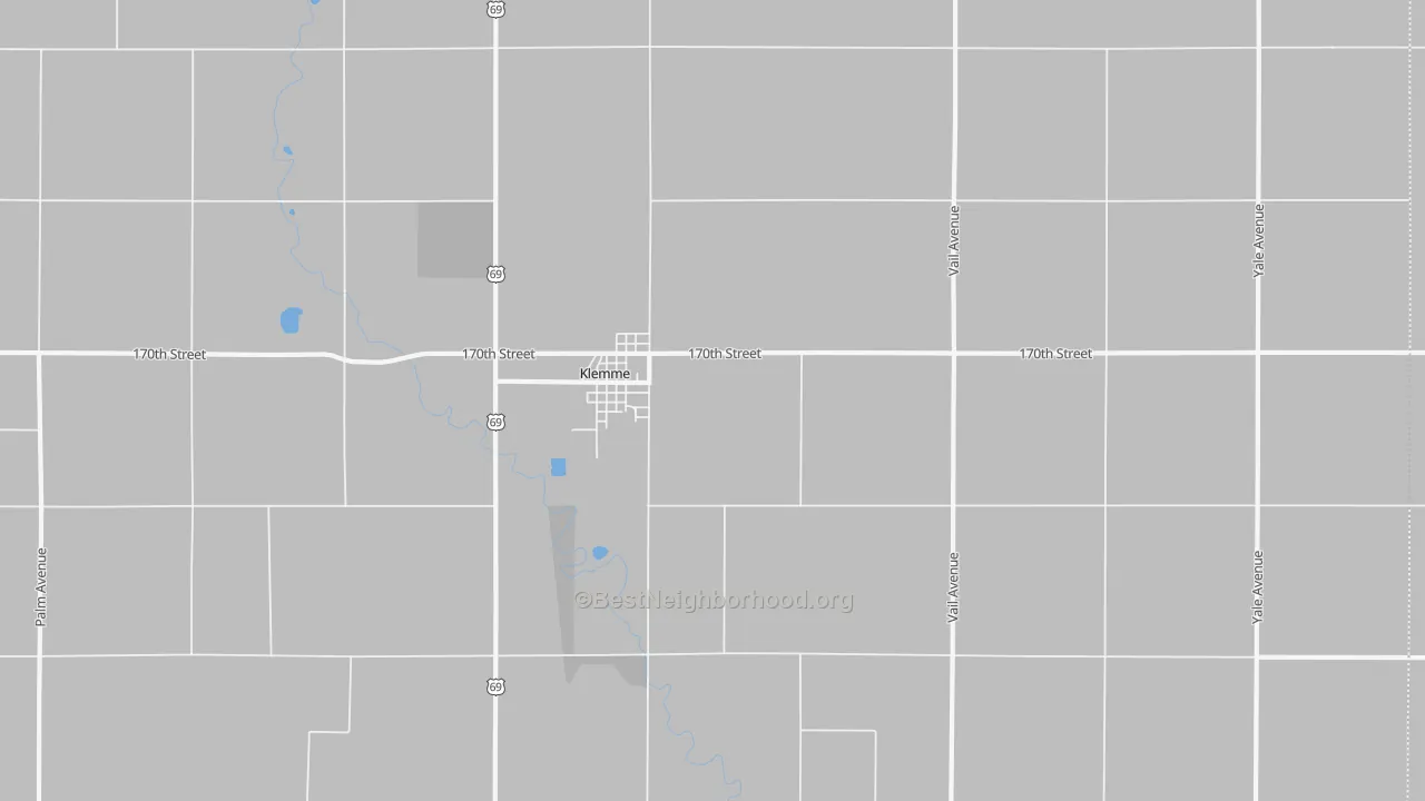 Walk Grade map of 50449, IA, walkable areas in green and car-dependent areas in red