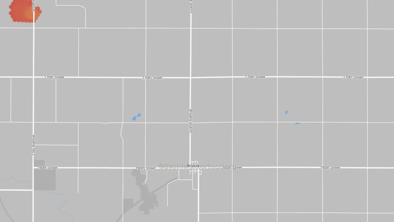 Walk Grade map of 50611, IA, walkable areas in green and car-dependent areas in red