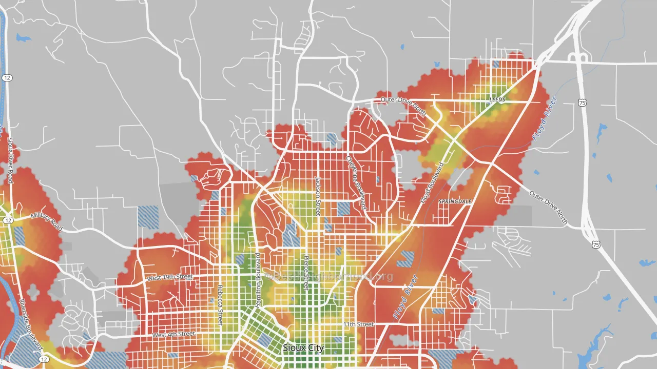 Walk Grade map of 51104, IA, walkable areas in green and car-dependent areas in red