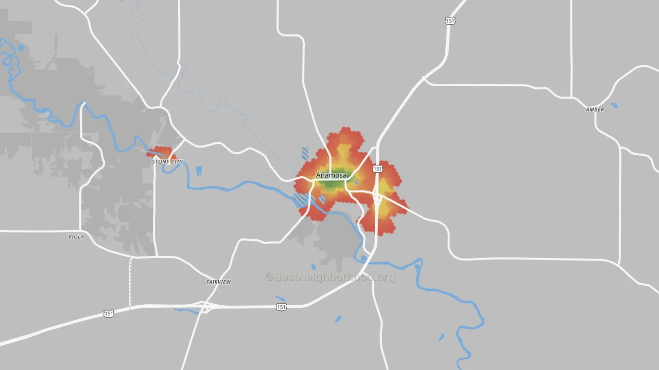 Walk Grade map of 52205, IA, walkable areas in green and car-dependent areas in red