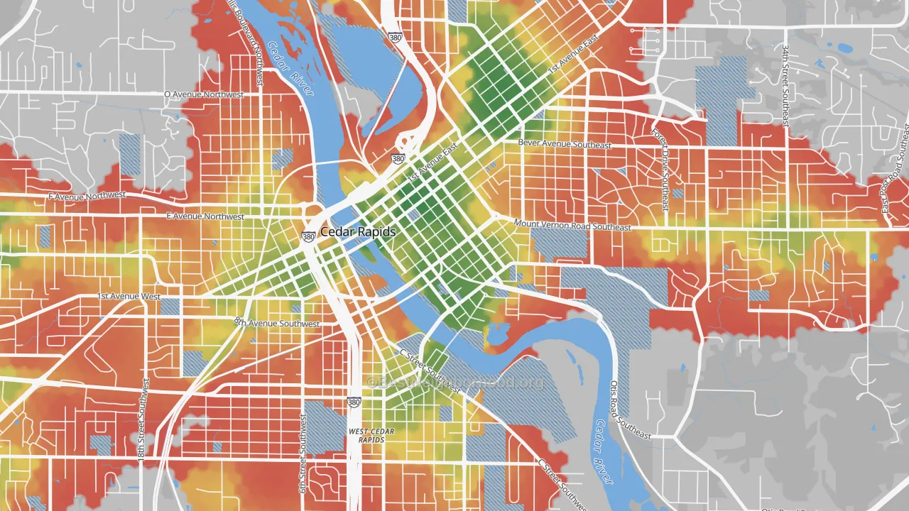 Walk Grade map of 52401, IA, walkable areas in green and car-dependent areas in red