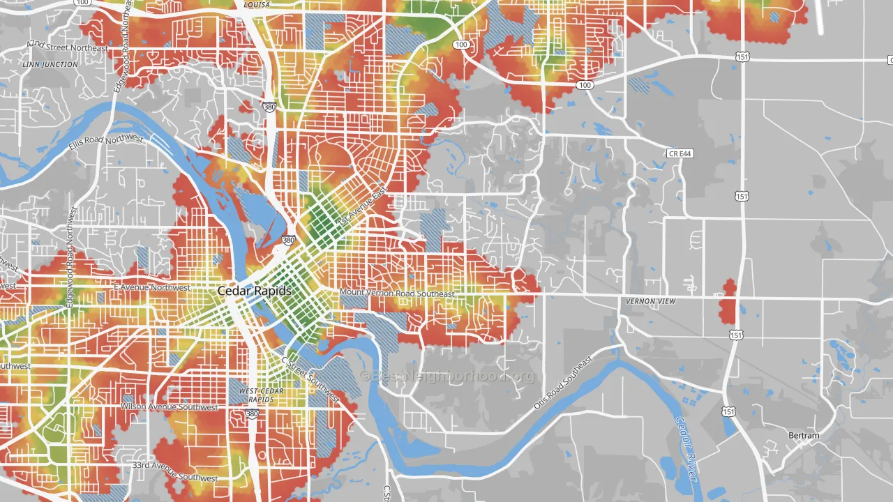 Walk Grade map of 52403, IA, walkable areas in green and car-dependent areas in red