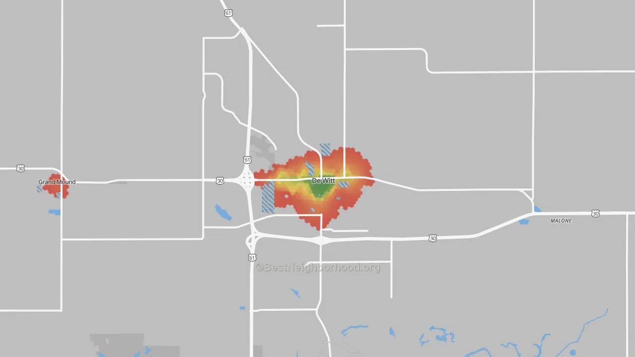 Walk Grade map of 52742, IA, walkable areas in green and car-dependent areas in red