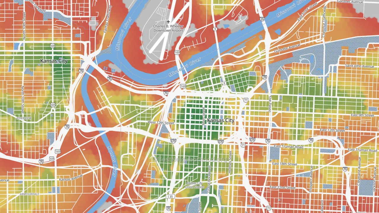 Walk Grade map of 64105, MO, walkable areas in green and car-dependent areas in red