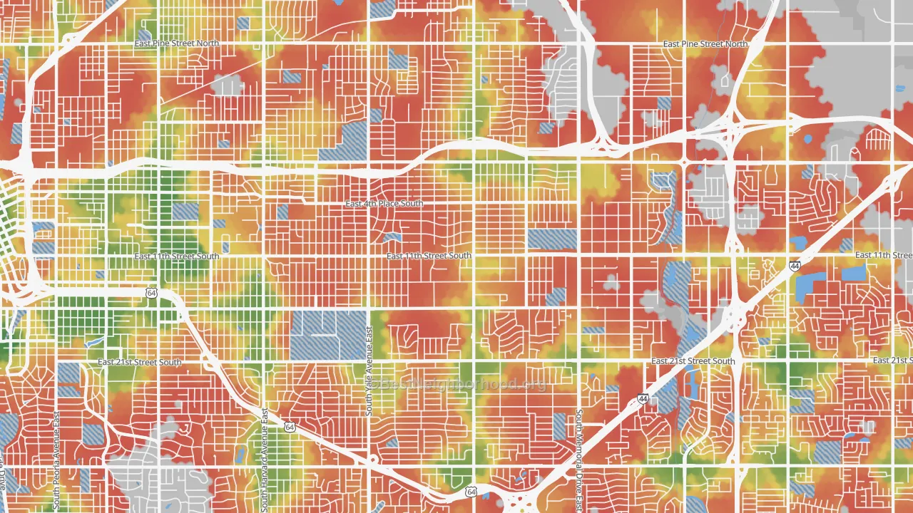 Walk Grade map of 74112, OK, walkable areas in green and car-dependent areas in red