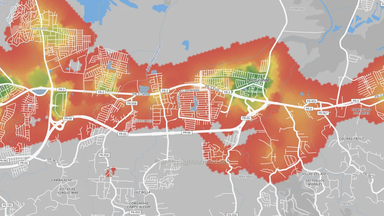 Walk Grade map of Alturas de Rio Grande, Rio Grande, PR, walkable areas in green and car-dependent areas in red