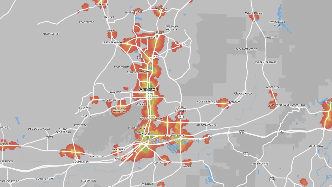Walk Grade map of Anniston, AL, walkable areas in green and car-dependent areas in red