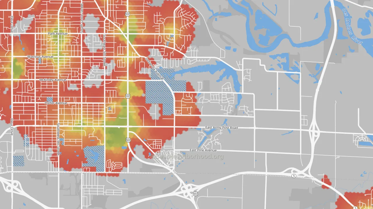 Walk Grade map of Bloomfield-Allen, Des Moines, IA, walkable areas in green and car-dependent areas in red
