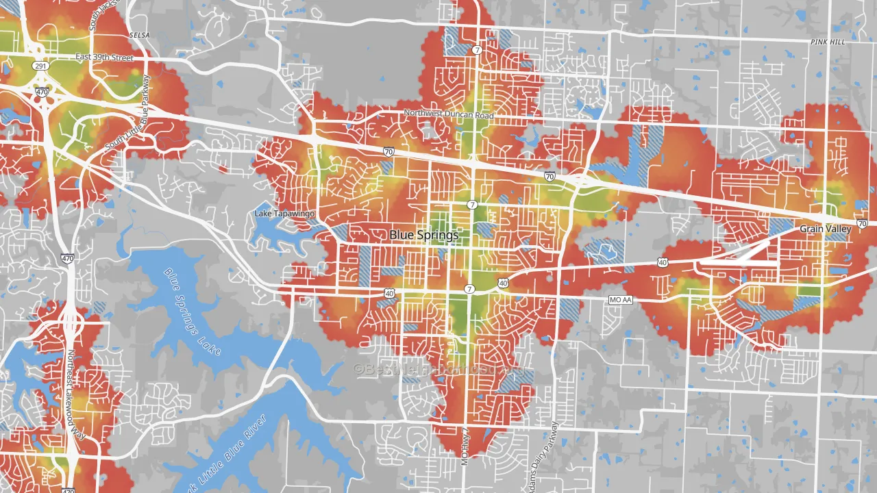 Walk Grade map of Blue Springs, MO, walkable areas in green and car-dependent areas in red