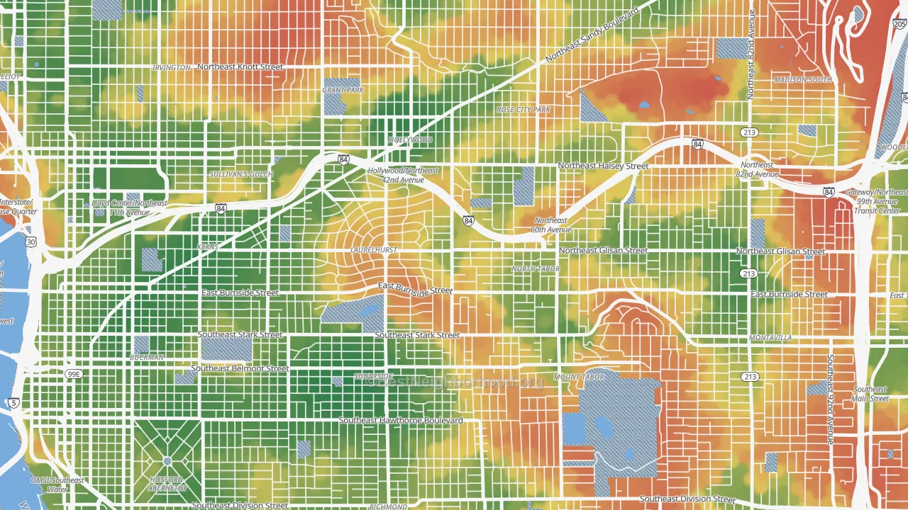 Walk Grade map of Center, Portland, OR, walkable areas in green and car-dependent areas in red