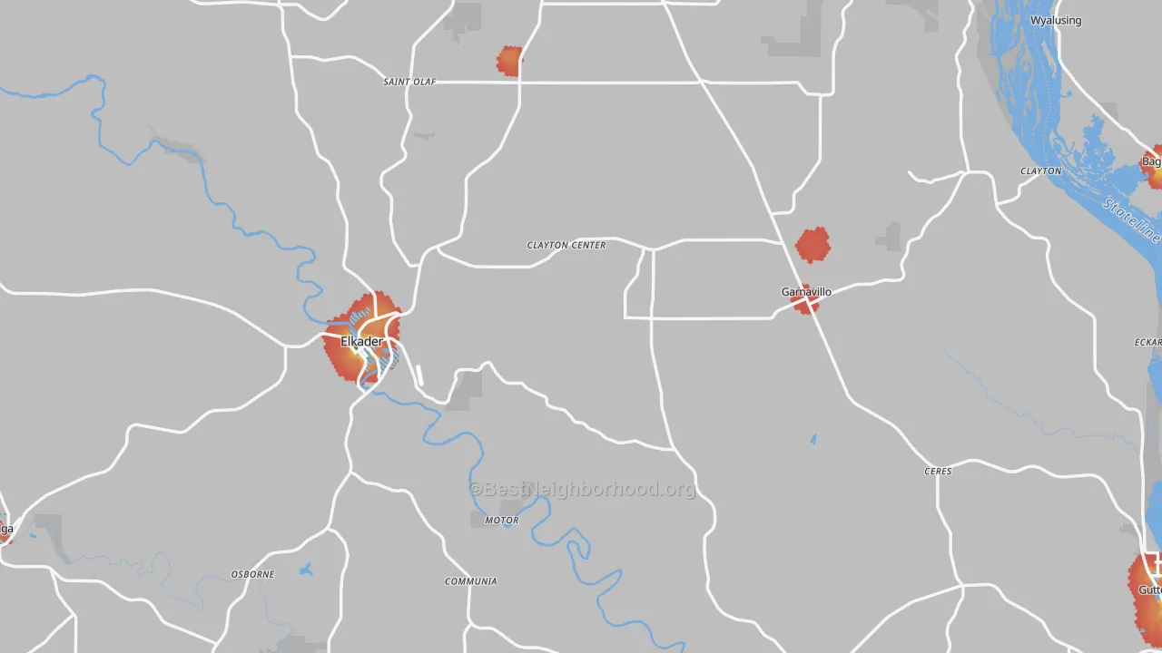 Walk Grade map of Clayton County, IA, walkable areas in green and car-dependent areas in red