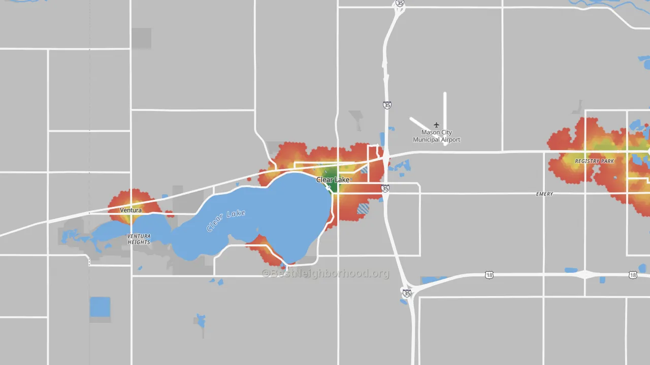 Walk Grade map of Clear Lake, IA, walkable areas in green and car-dependent areas in red