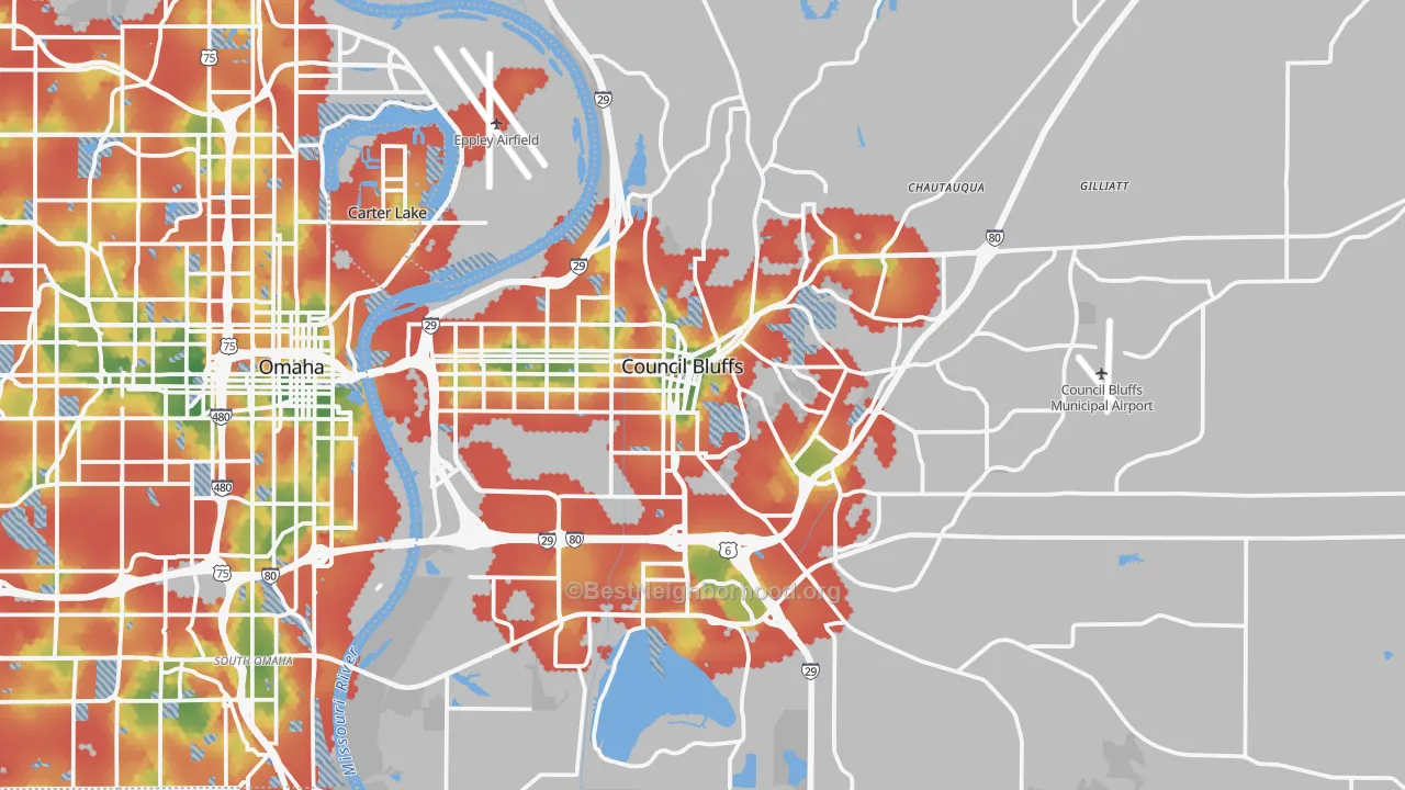 Walk Grade map of Council Bluffs, IA, walkable areas in green and car-dependent areas in red
