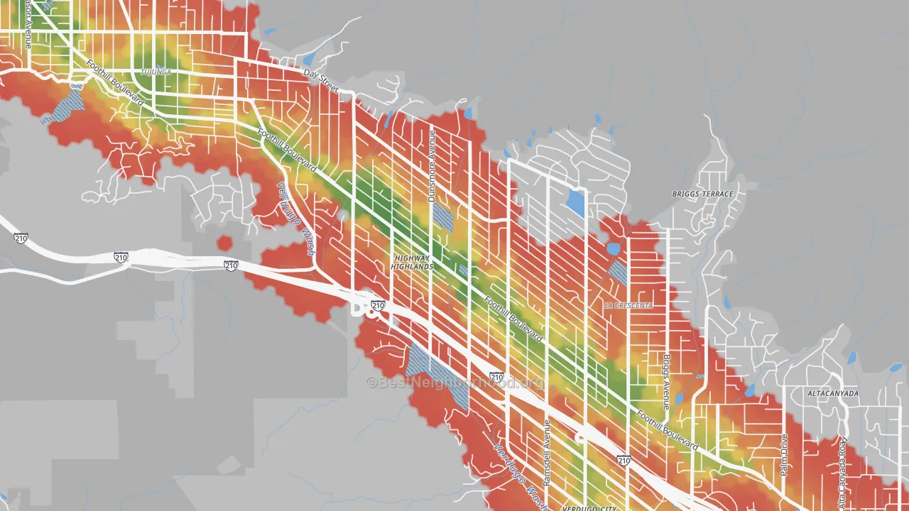Walk Grade map of Crescenta Highlands, La Crescenta, CA, walkable areas in green and car-dependent areas in red