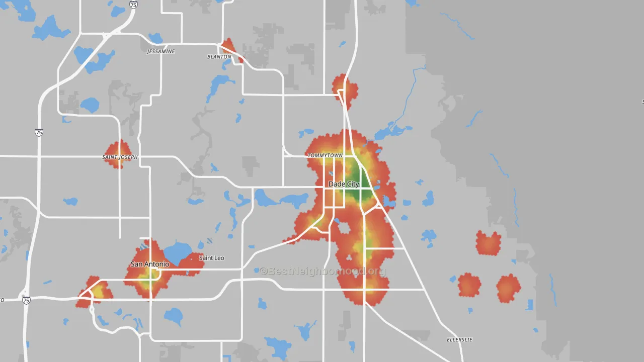 Walk Grade map of Dade City, FL, walkable areas in green and car-dependent areas in red