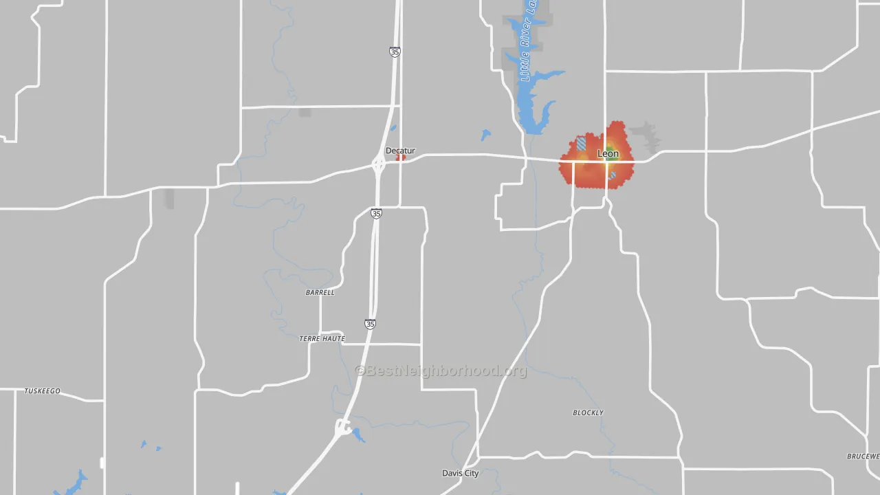 Walk Grade map of Decatur County, IA, walkable areas in green and car-dependent areas in red