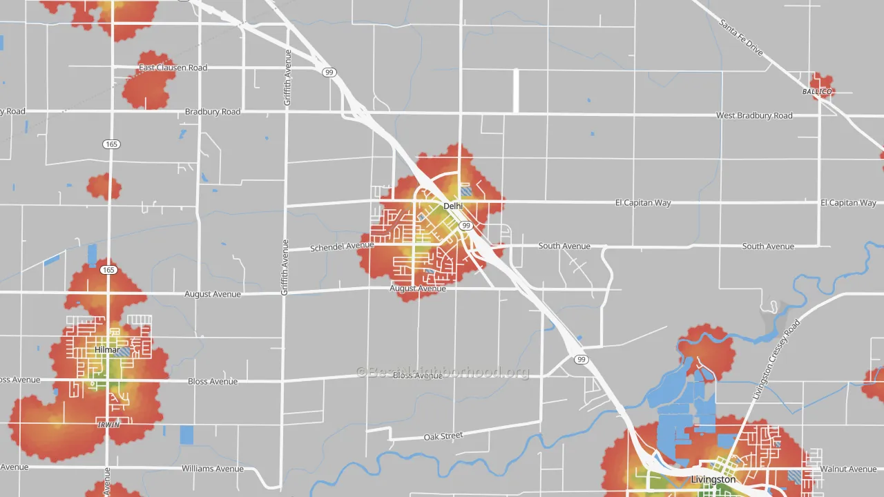 Walk Grade map of Delhi, CA, walkable areas in green and car-dependent areas in red