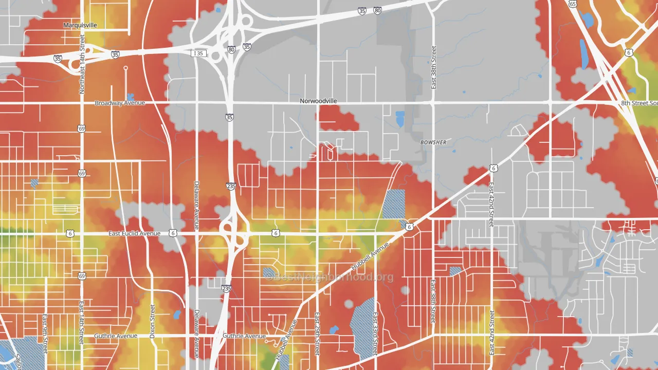 Walk Grade map of Douglas Acres, Des Moines, IA, walkable areas in green and car-dependent areas in red