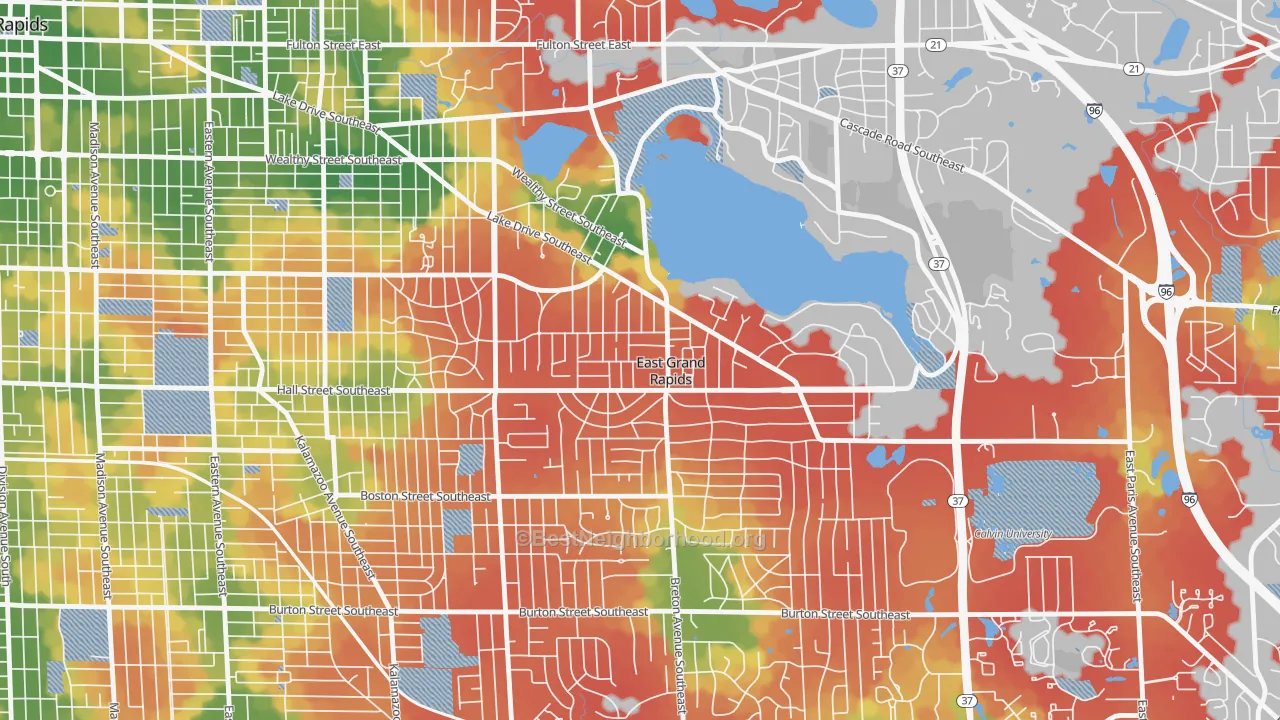 Walk Grade map of East Grand Rapids, MI, walkable areas in green and car-dependent areas in red
