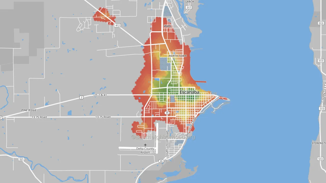 Walk Grade map of Escanaba, MI, walkable areas in green and car-dependent areas in red