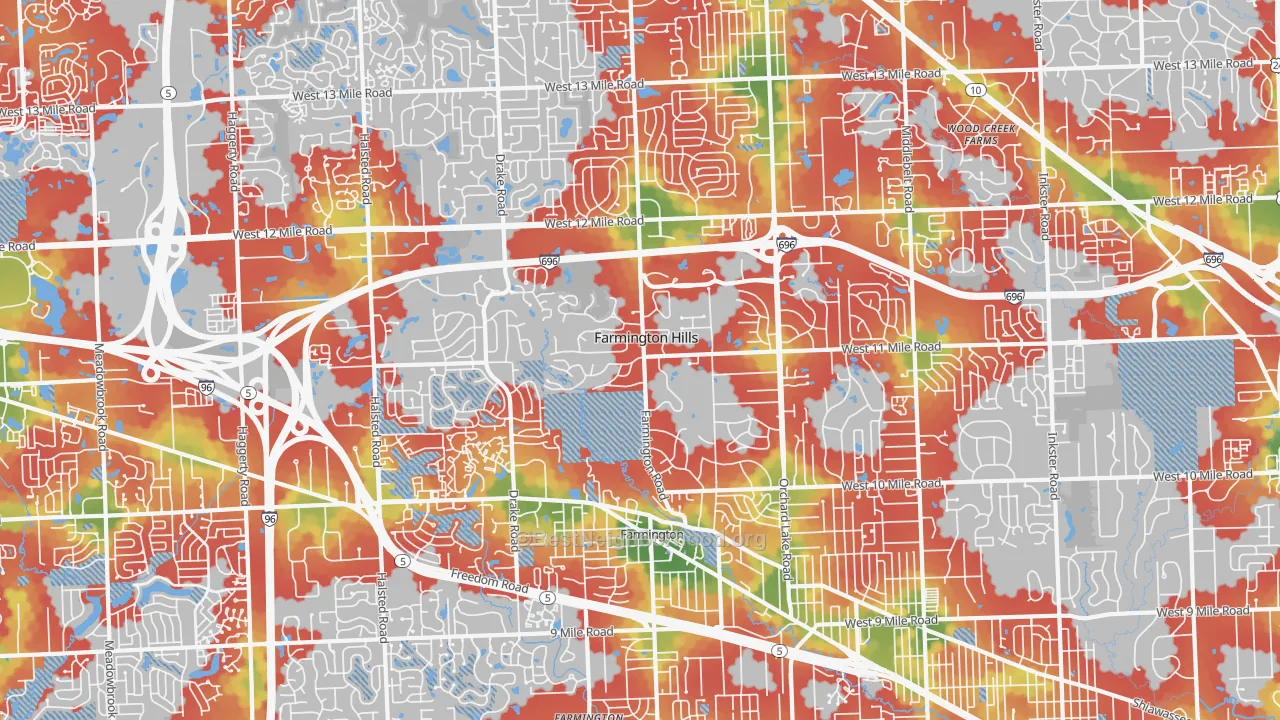 Walk Grade map of Farmington Hills, MI, walkable areas in green and car-dependent areas in red