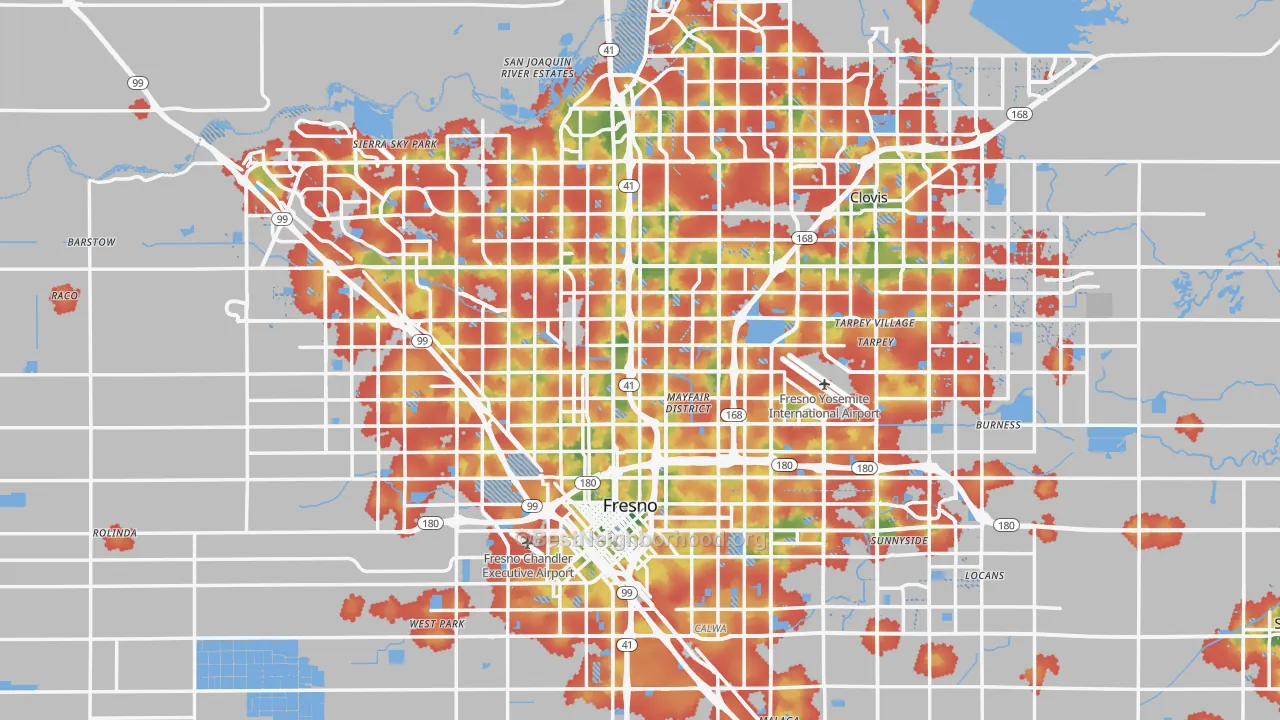 Walk Grade map of Fresno, CA, walkable areas in green and car-dependent areas in red