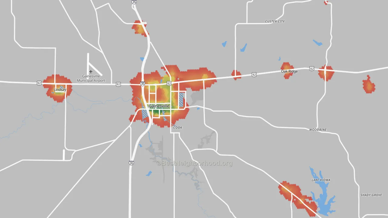 Walk Grade map of Gainesville, TX, walkable areas in green and car-dependent areas in red