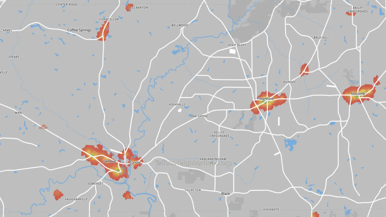 Walk Grade map of Geneva County, AL, walkable areas in green and car-dependent areas in red