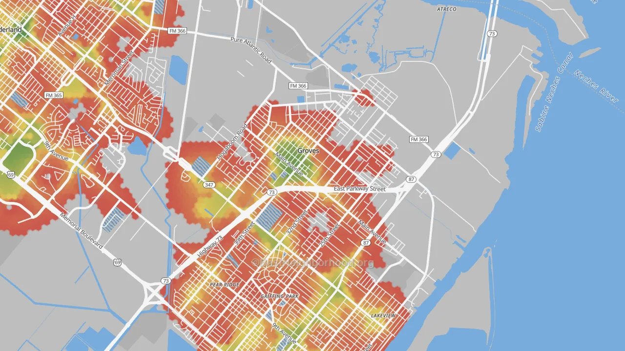 Walk Grade map of Groves, TX, walkable areas in green and car-dependent areas in red