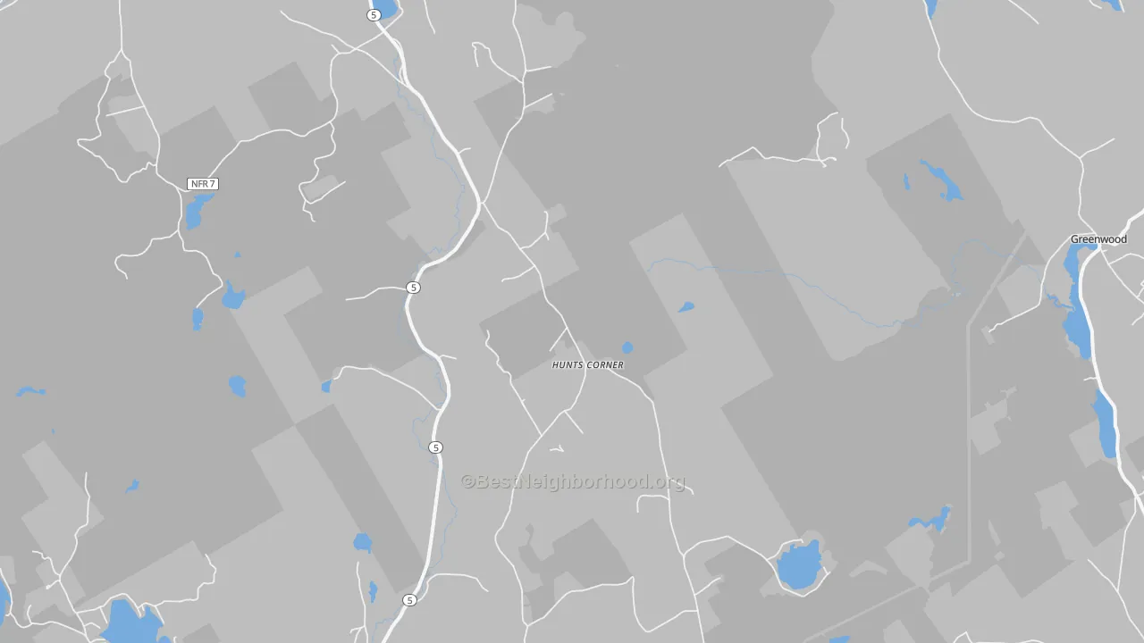 Walk Grade map of Hunts Corner, ME, walkable areas in green and car-dependent areas in red