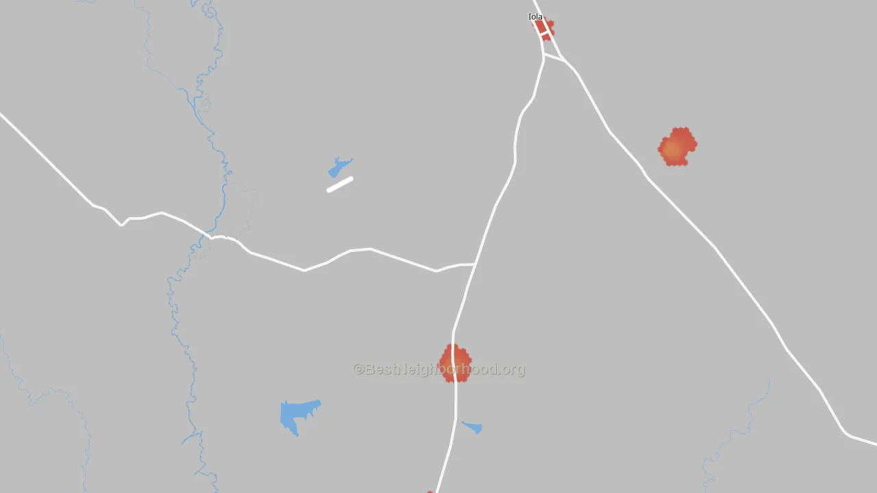 Walk Grade map of Iola, TX, walkable areas in green and car-dependent areas in red