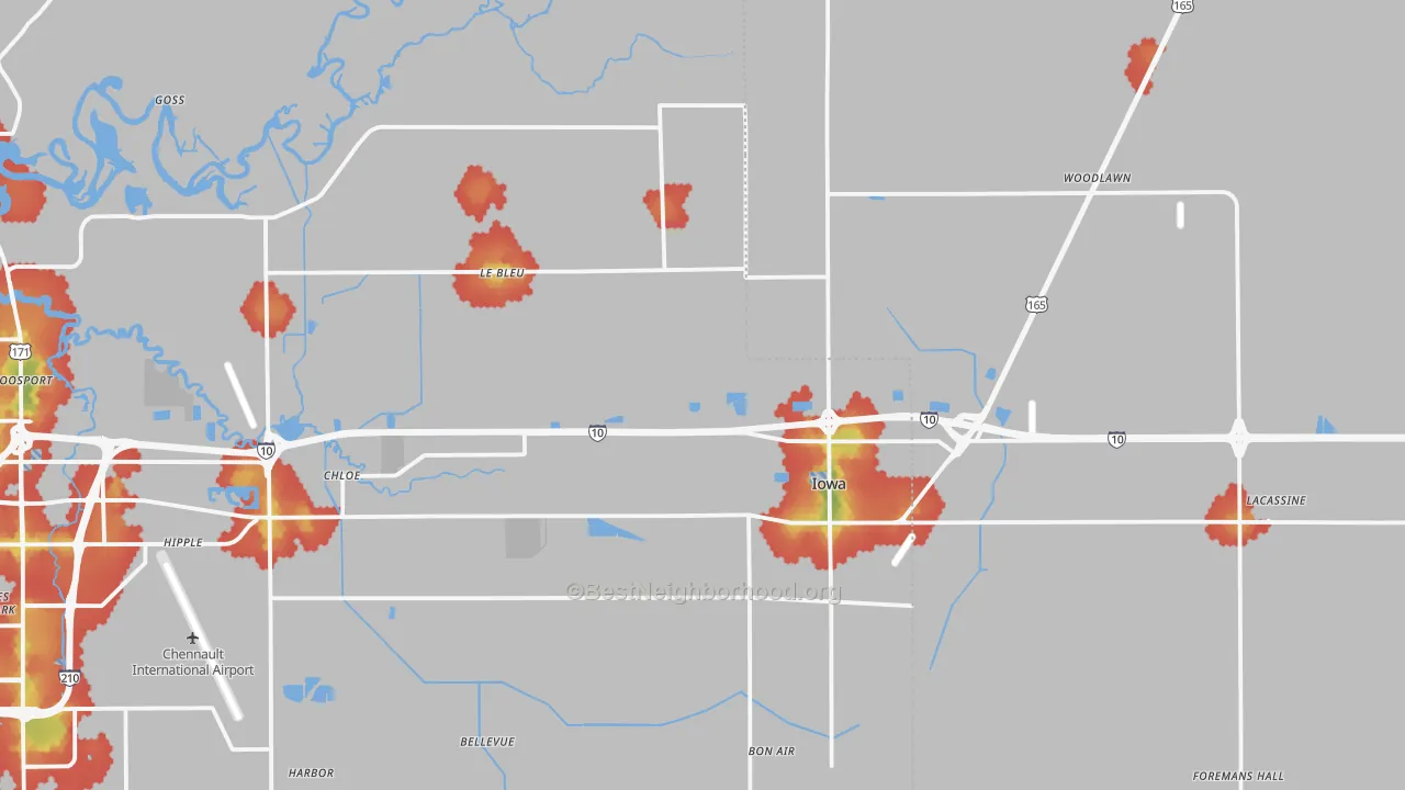 Walk Grade map of Iowa, LA, walkable areas in green and car-dependent areas in red