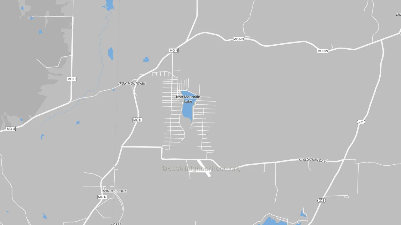 Walk Grade map of Iron Mountain Lake, MO, walkable areas in green and car-dependent areas in red