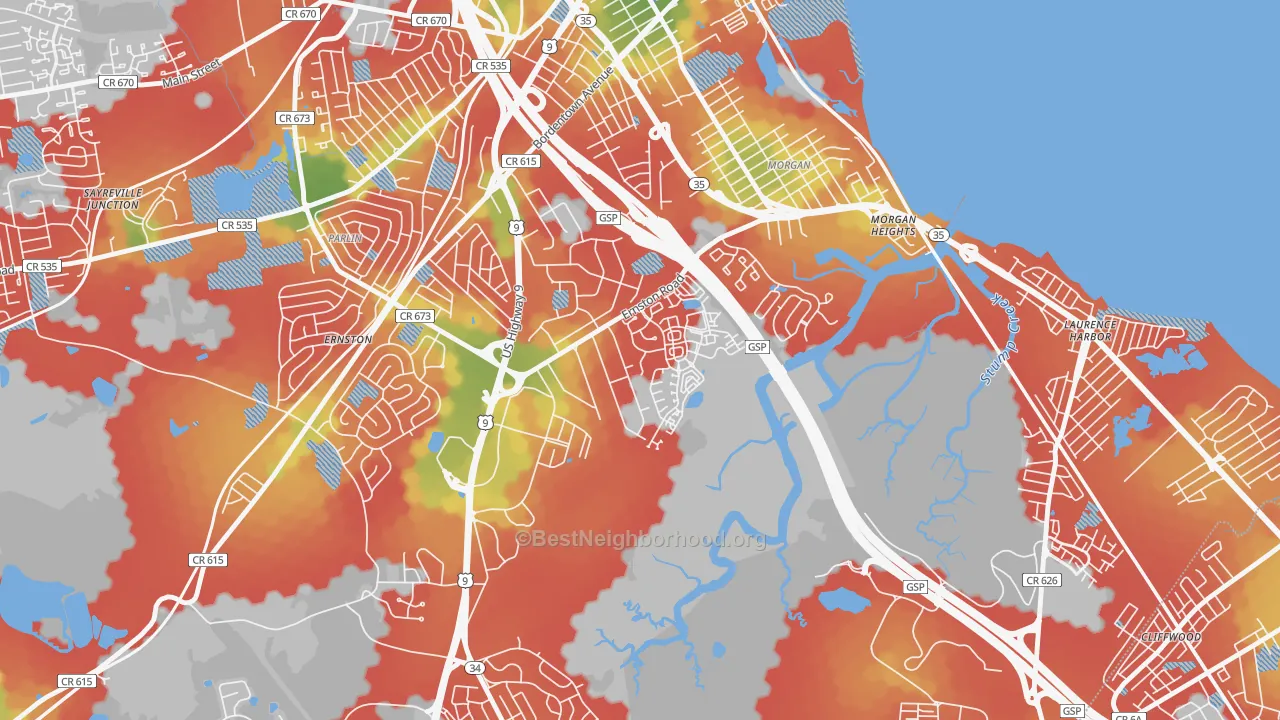Walk Grade map of La Mer, Parlin, NJ, walkable areas in green and car-dependent areas in red