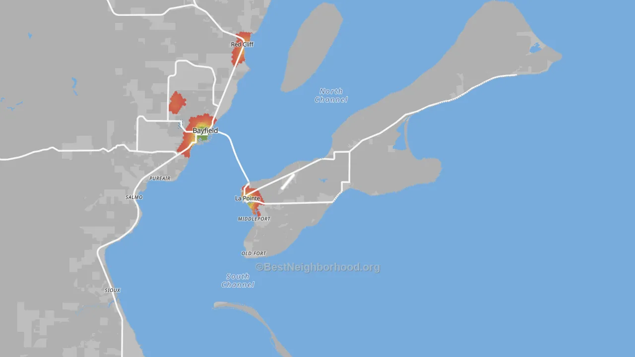 Walk Grade map of La Pointe, WI, walkable areas in green and car-dependent areas in red