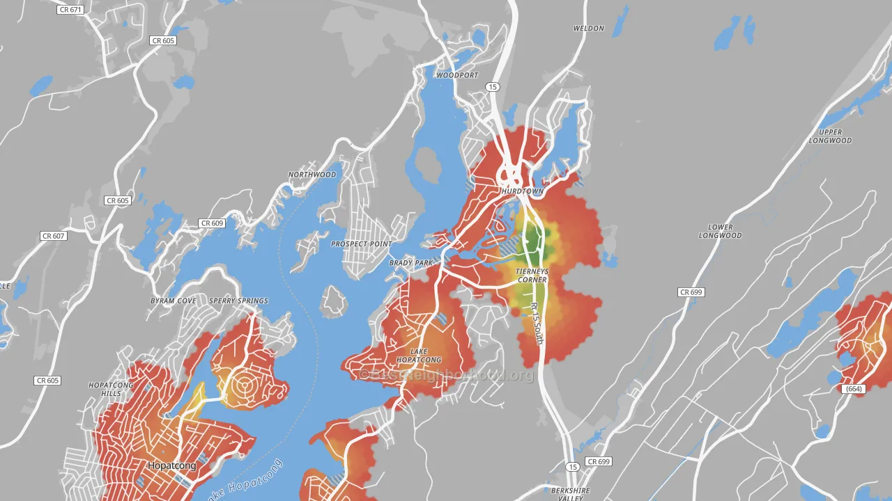 Walk Grade map of Lake Hopatcong, NJ, walkable areas in green and car-dependent areas in red