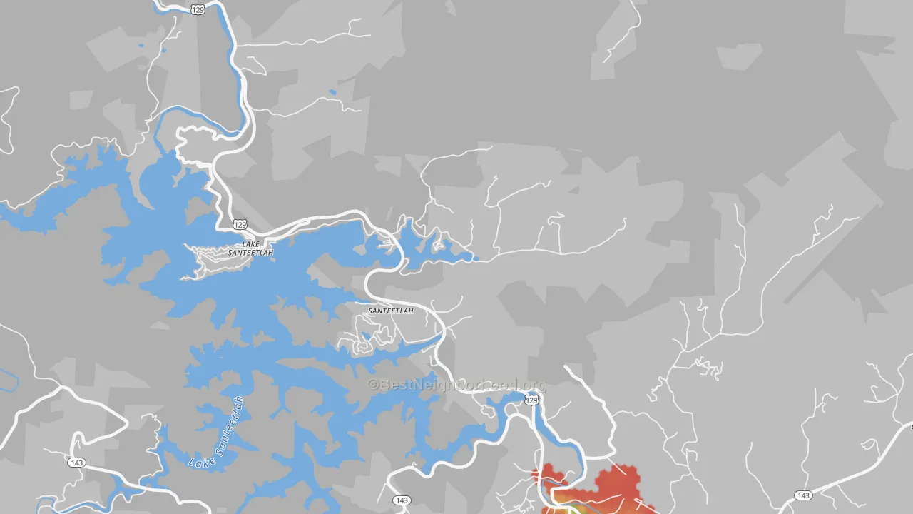 Walk Grade map of Lake Santeetlah, NC, walkable areas in green and car-dependent areas in red